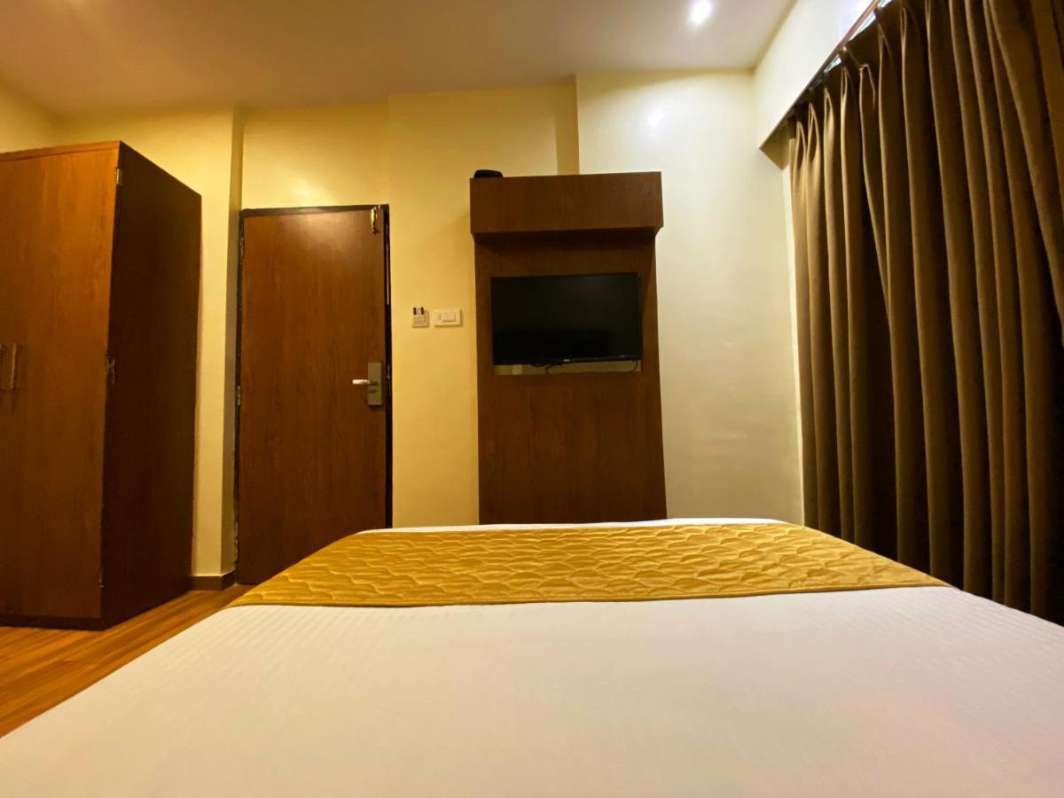 Hotel Pearl'S Bkc Inn- Near Trade Centre, Visa Consulate Bombaim Exterior foto